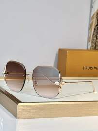 Picture of Louis Vuitton Sunglasses _SKUfw80443900fw